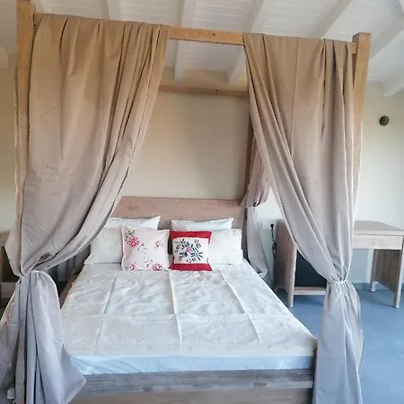 Maia Hotel * Чешме