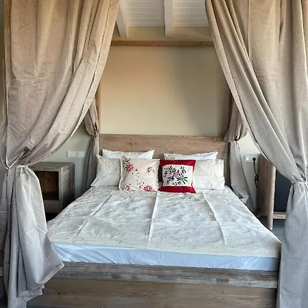 Готель Maia Hotel *