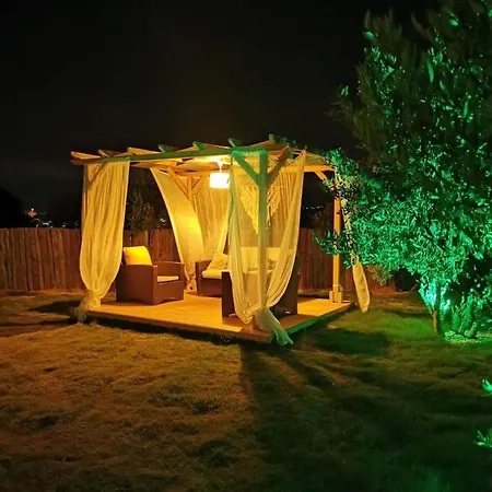 Maia Hotel Готель